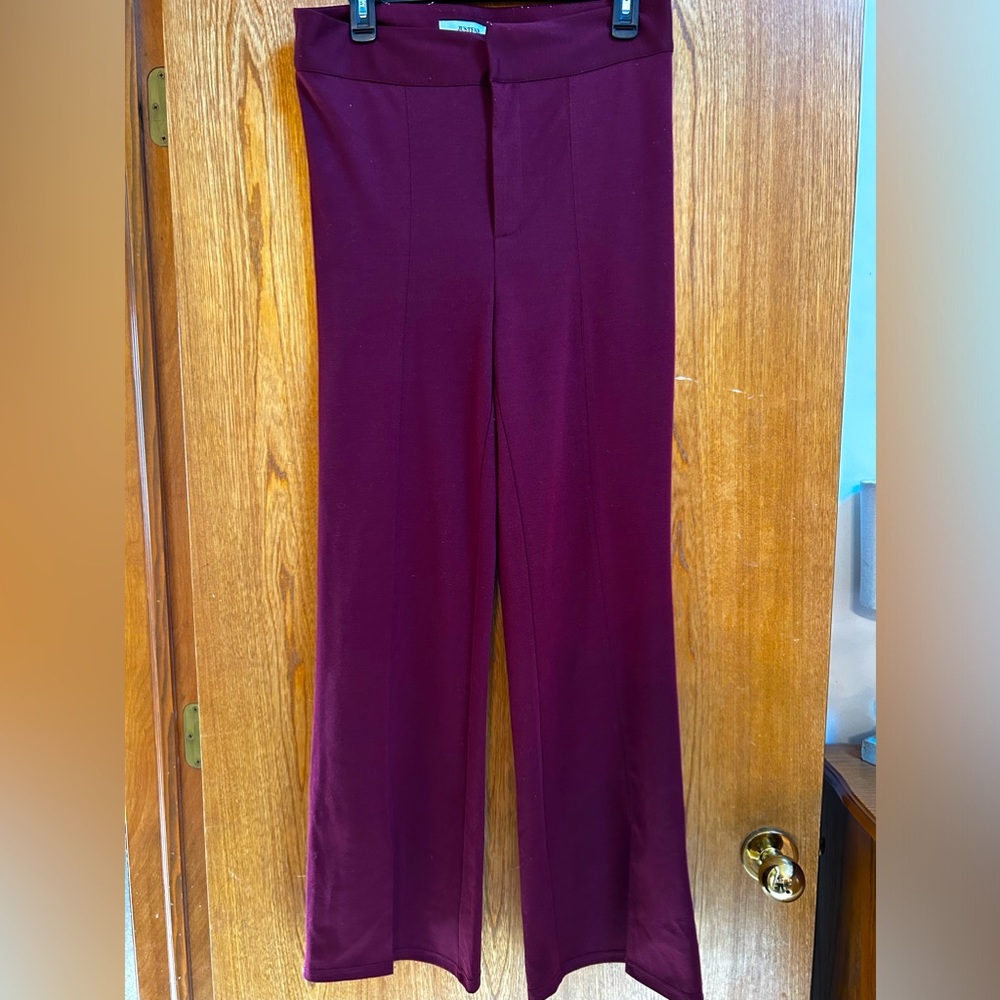 Size L Maroon pant with split front hem-really stylish